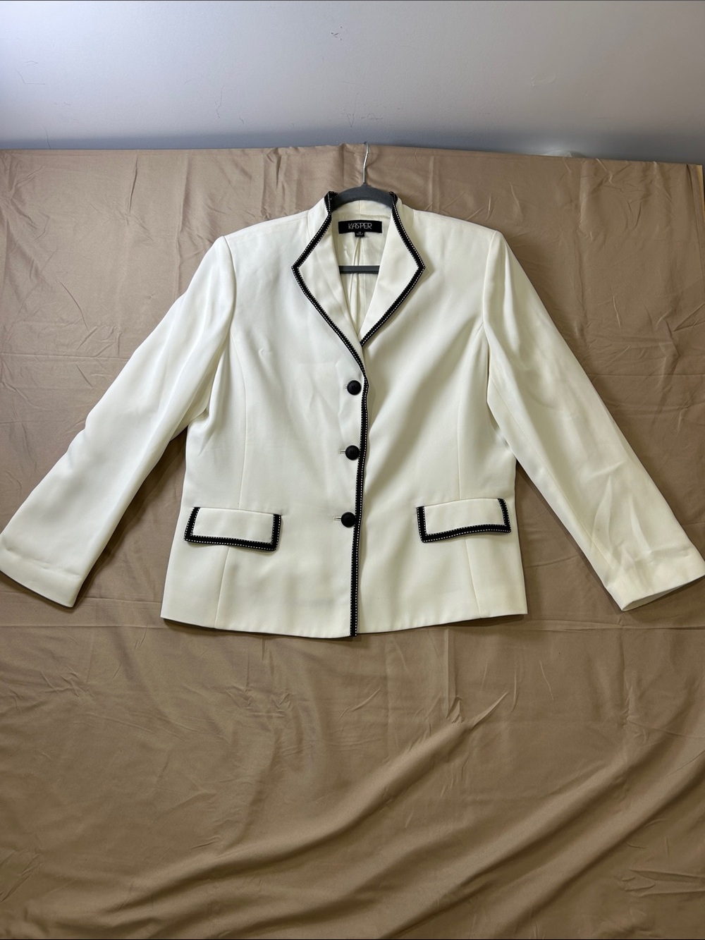 Kasper White Blazer with Black Trim women size 18